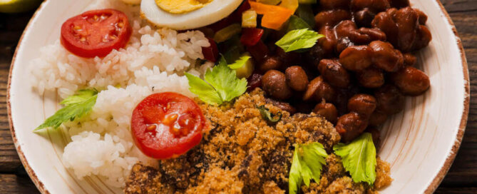 prato de comida brasileira